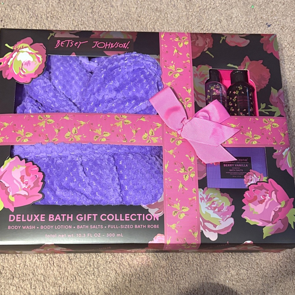 Betsey Johnson Floral Bath Gift Set - Pink and Purple